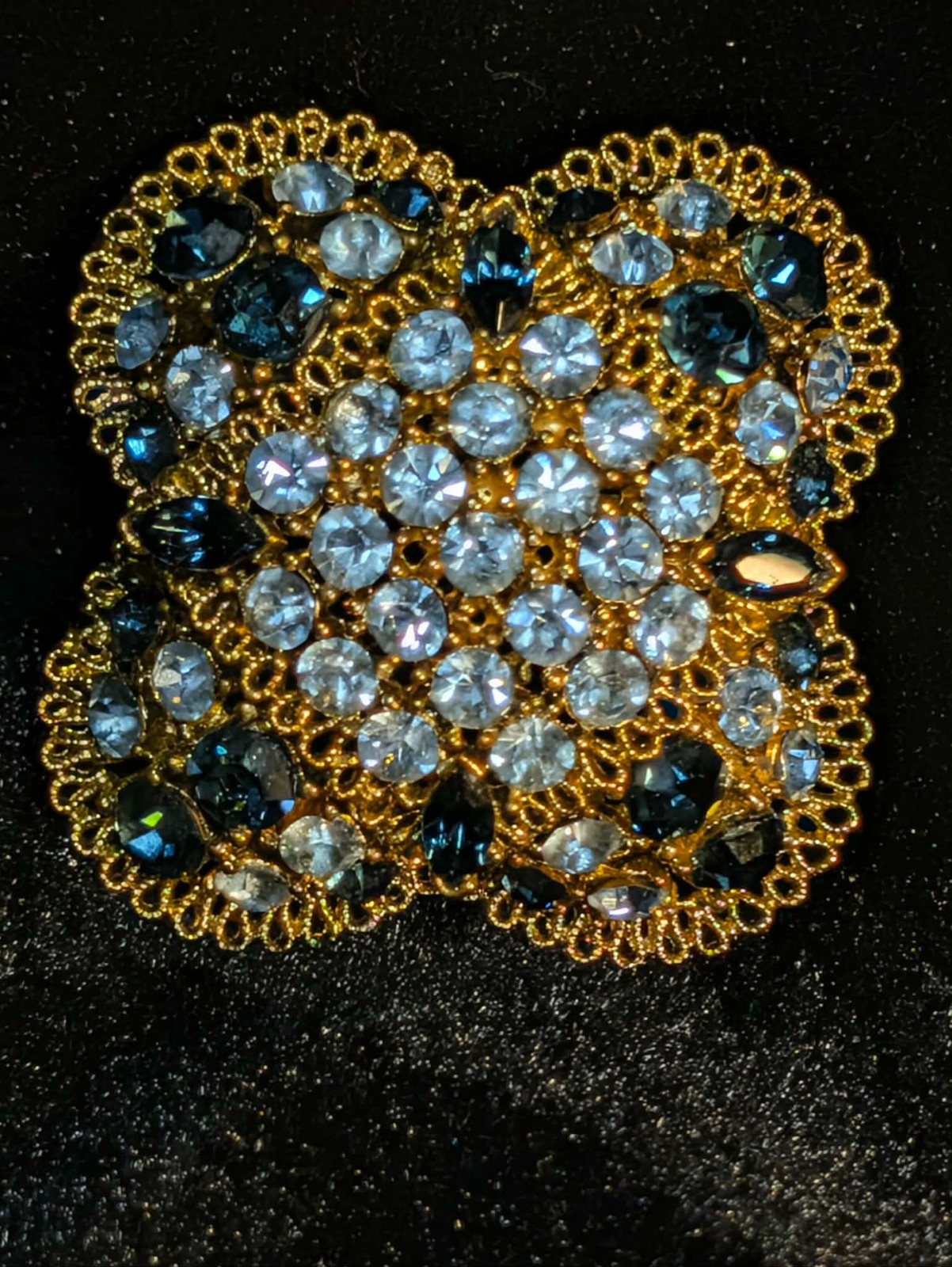 💎 Vintage Ciner Gold Filigree Brooch with Blue and Clear Rhinestones Gorgeous