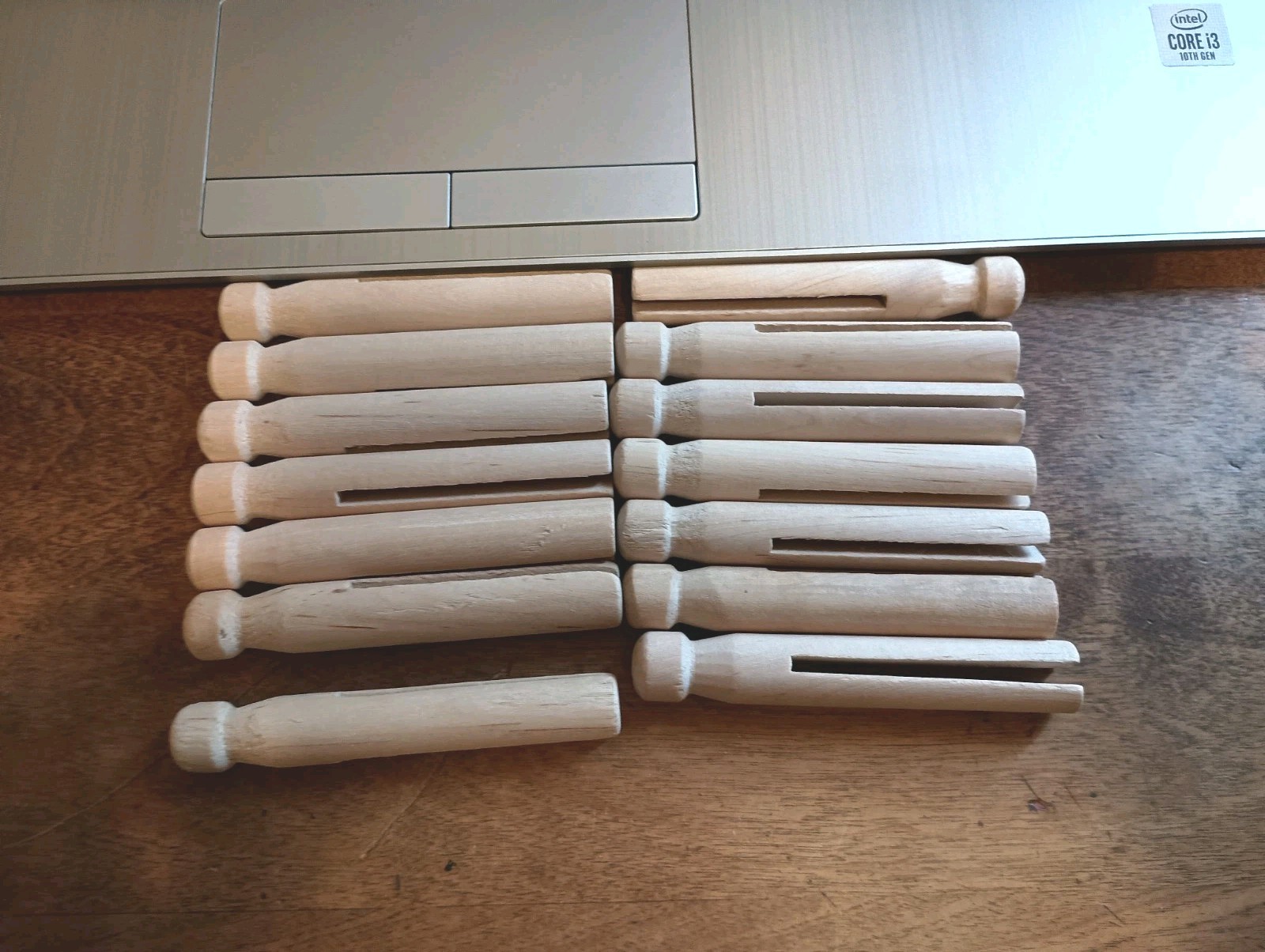 Wooden Clothes Pins 14 pc Round Slotted Hardwood * NEW * Wooden Clothes Pins 14 pc Round Slotted Hardwood * NEW *