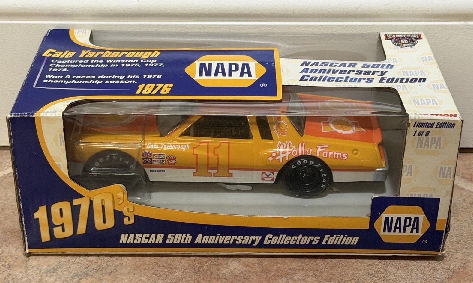 1976 Cale Yarborough Holly Farms Monte Carlo Round Headlight Action NASCAR 1/24 1976 Cale Yarborough Holly Farms Monte Carlo Round Headlight Action NASCAR 1/24