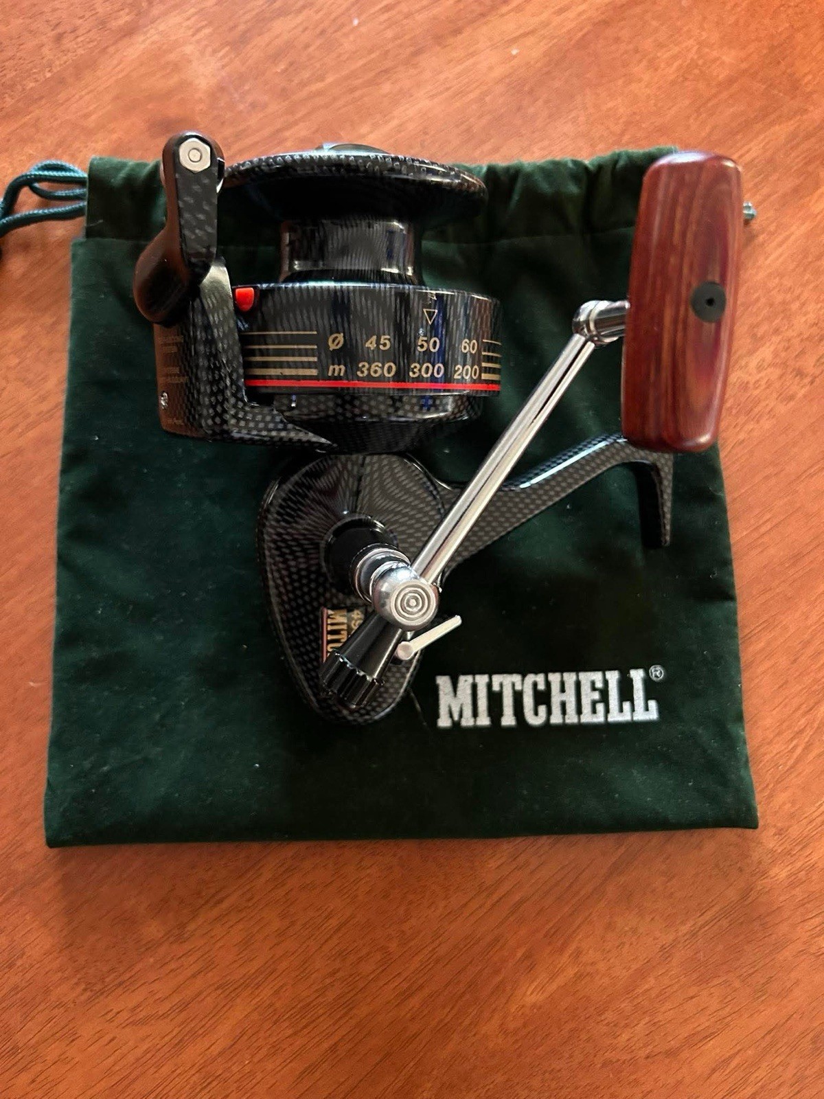 MITCHELL 498PRO(SPECIAL EDITION)CARBON FIBER WEAVE FINISH BRAND  NEW  1997 RARE