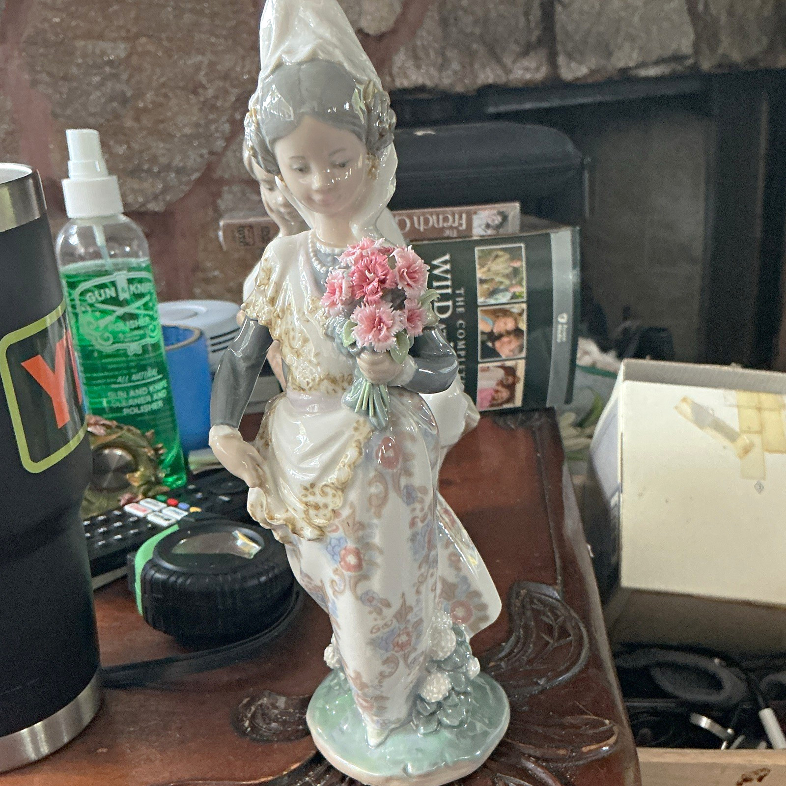 Lladro Valencian Girl Figurine 1304 Glossy Porcelain Hand Painted Floral Box