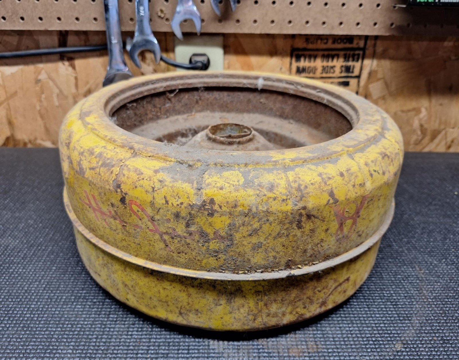 Vintage Mopar Hy-Fire V8 1940\'s 1950\'s 1960\'s Car Air Cleaner Oil Bath Vintage Mopar Hy-Fire V8 1940\'s 1950\'s 1960\'s Car Air Cleaner Oil Bath