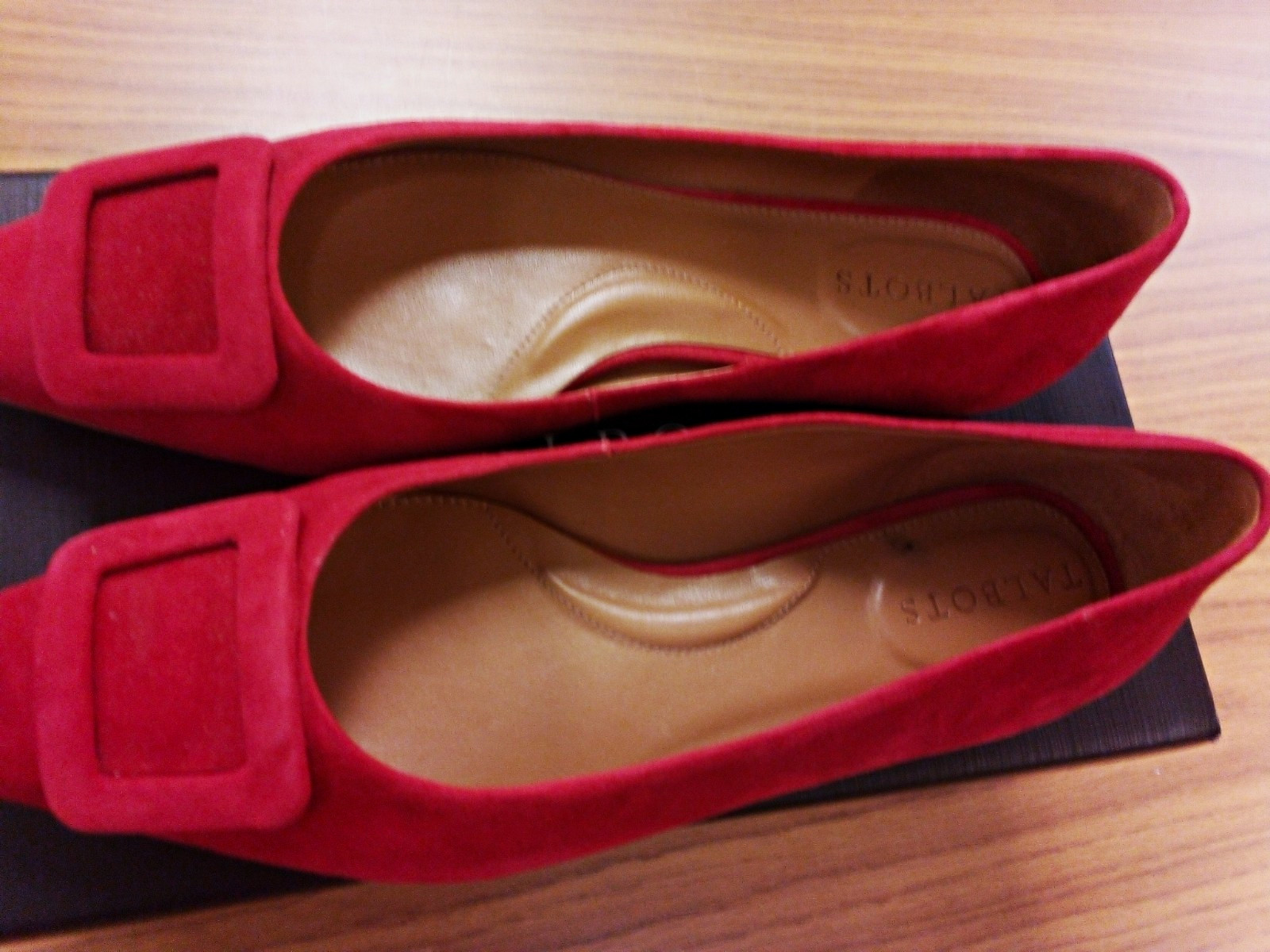 Talbots Red Pop Whitley Buckle Women\'s Shoes Size 8M Gently Worn Talbots Red Pop Whitley Buckle Women\'s Shoes Size 8M Gently Worn