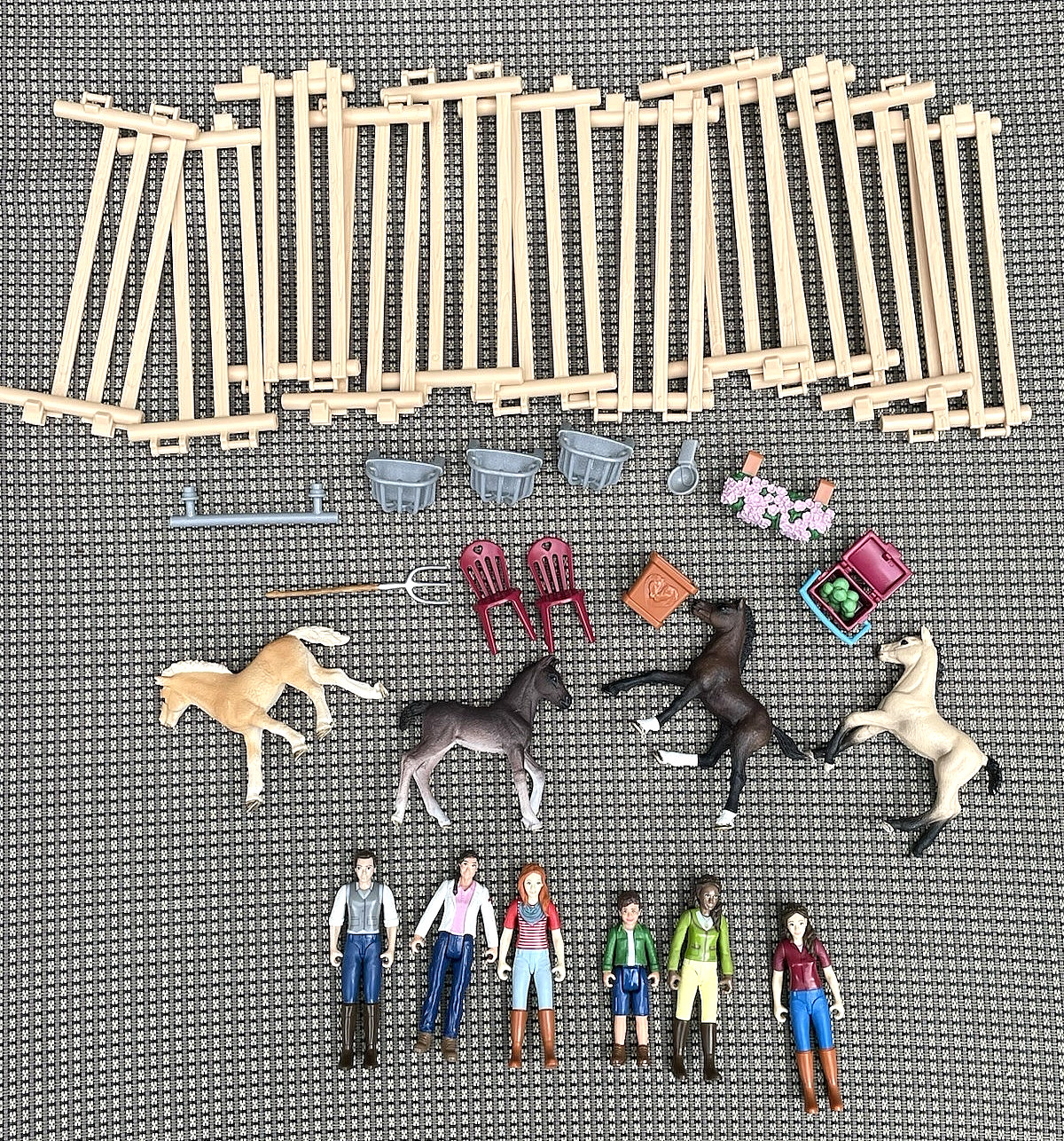 Lot of Schleich 4 Horses 6 People Figurines Fencing Farm Accessories Tools NICE Lot of Schleich 4 Horses 6 People Figurines Fencing Farm Accessories Tools NICE