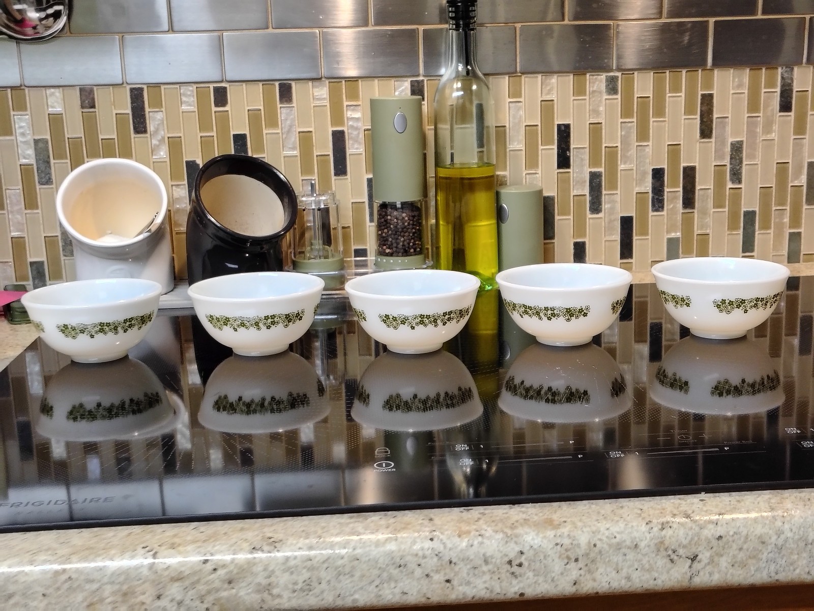 * Rare HTF Pyrex Spring Blossom 770 Rice Bowls * 5 available * Rare HTF Pyrex Spring Blossom 770 Rice Bowls * 5 available