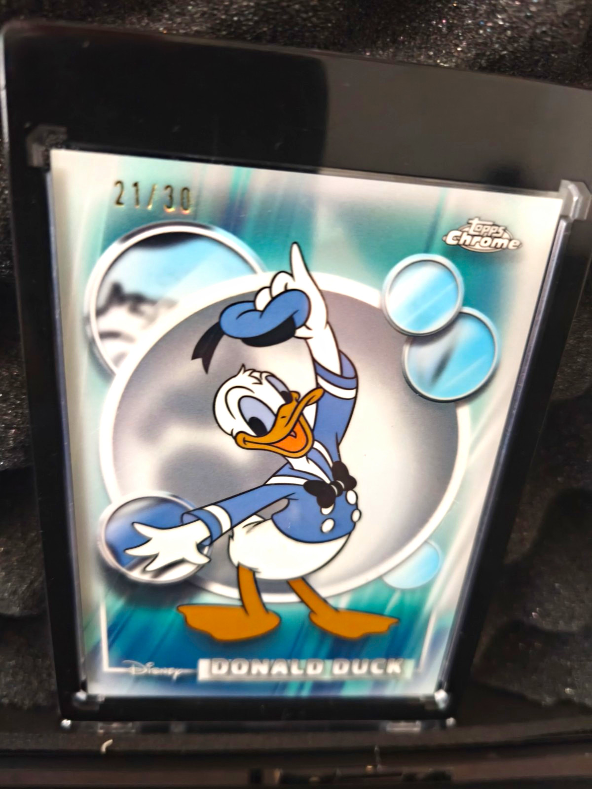2026 Topps Chrome Disney Donald Duck /30 White Pearl