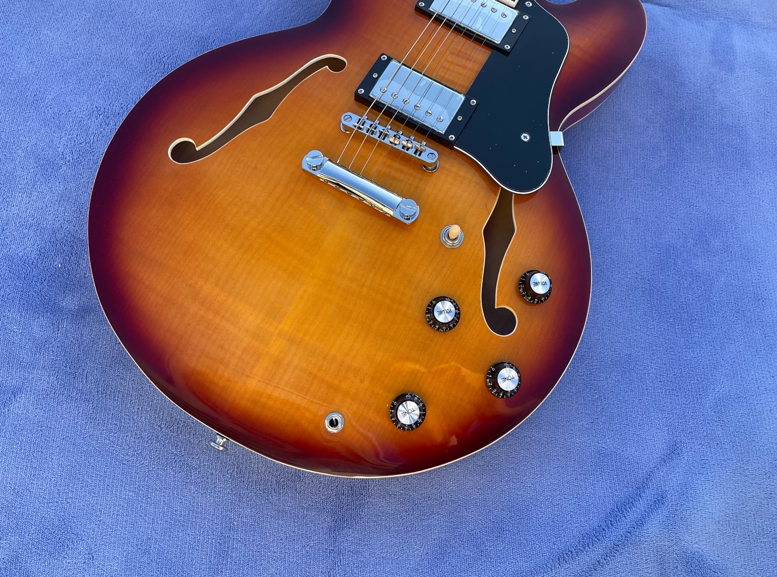 6 Strings Electric Jazz Guitar Bone Nut Glossy Finished Flame Maple Top Guitarra 6 Strings Electric Jazz Guitar Bone Nut Glossy Finished Flame Maple Top Guitarra