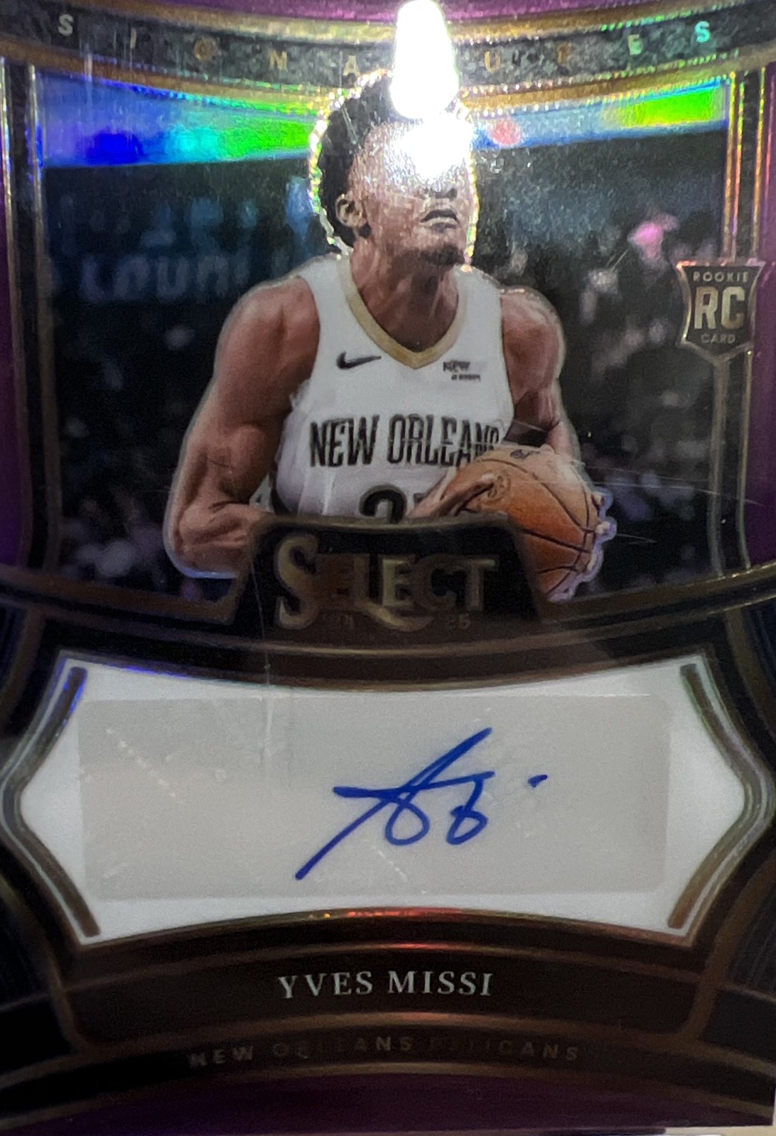 2024-25 Panini Select - Rookie Signatures Yves Missi #RS-MIS Purple Prizm /75 2024-25 Panini Select - Rookie Signatures Yves Missi #RS-MIS Purple Prizm /75