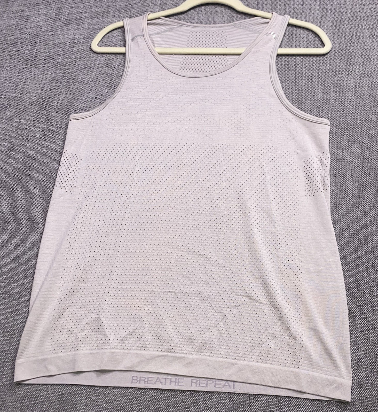 Lululemon Metal Vent Breathe Tank Mens S Gray Slim Fit Mesh Silverescent Lululemon Metal Vent Breathe Tank Mens S Gray Slim Fit Mesh Silverescent