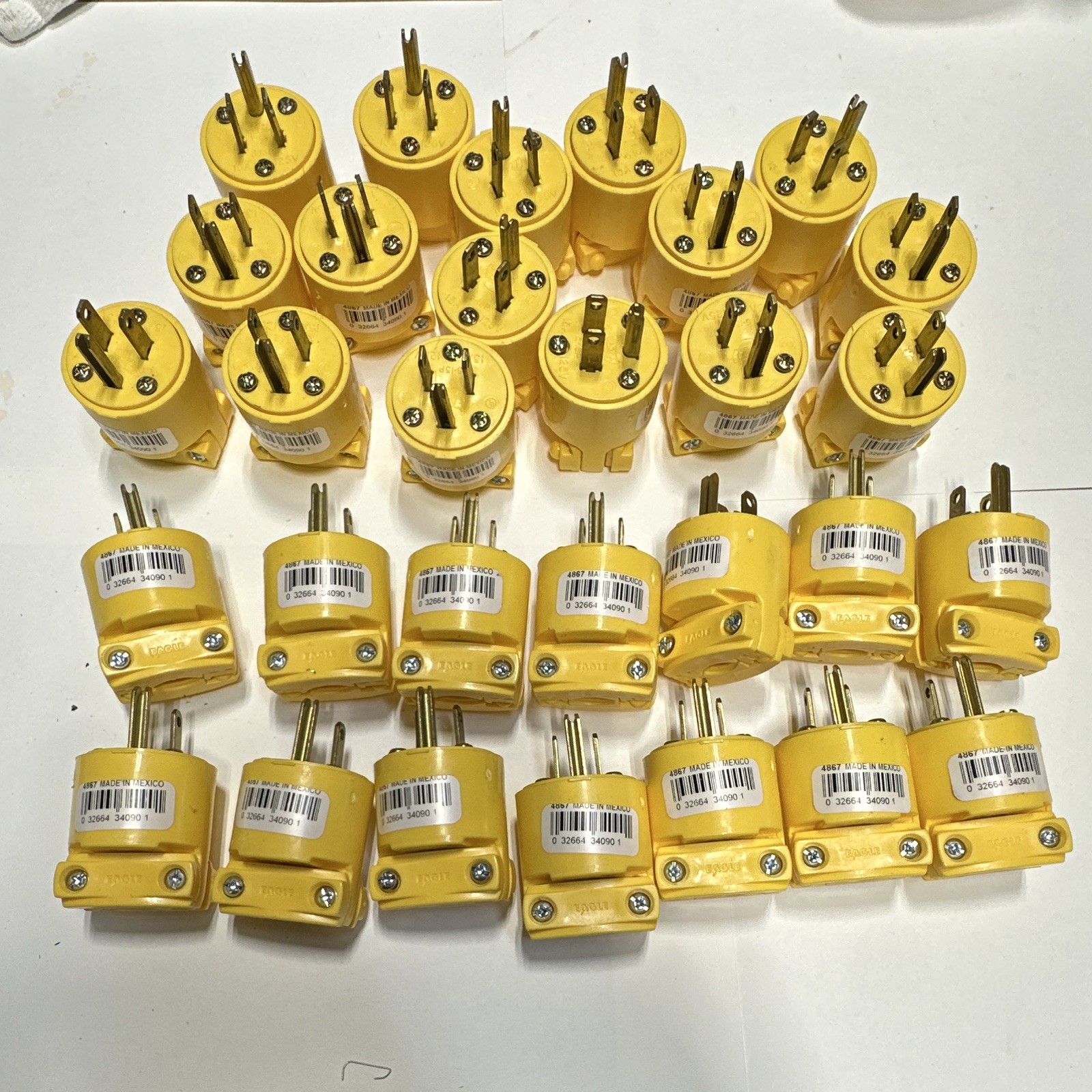 QTY 30 New Cooper-Eagle 4867 2 Pole / 3 Way Grounded Plug. Cord Cap QTY 30 New Cooper-Eagle 4867 2 Pole / 3 Way Grounded Plug. Cord Cap