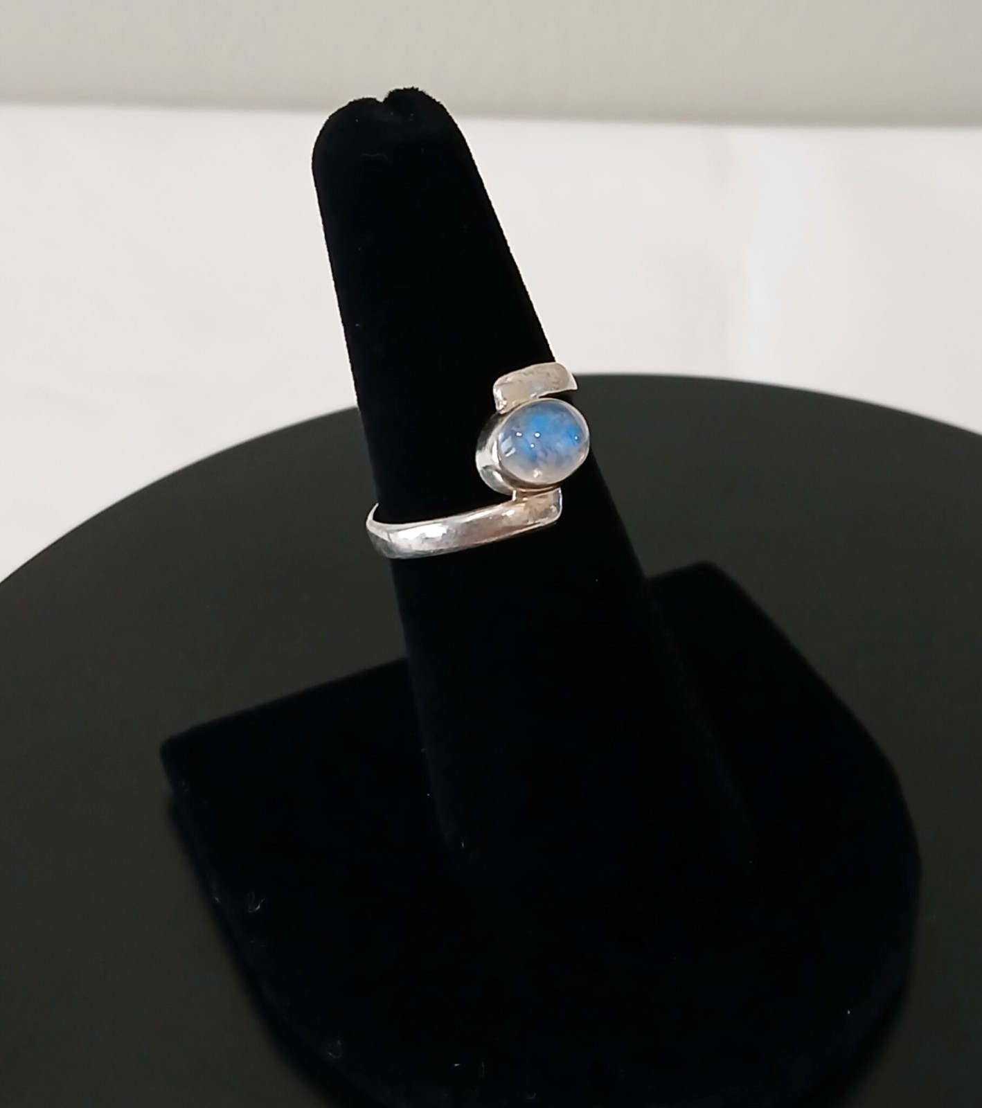 Vintage Modernist Sterling Silver Natural Rainbow Moonstone Bypass Ring Sz5 2.2g
