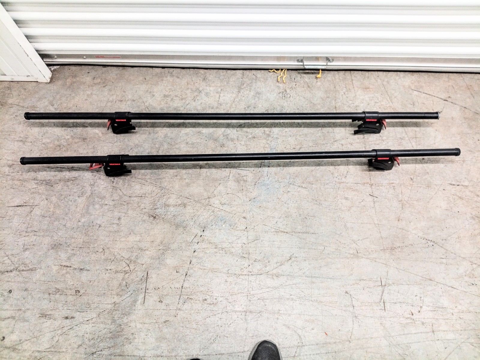 Set of Yakima Roof Rack | 4 Towers | 66 Set of Yakima Roof Rack | 4 Towers | 66