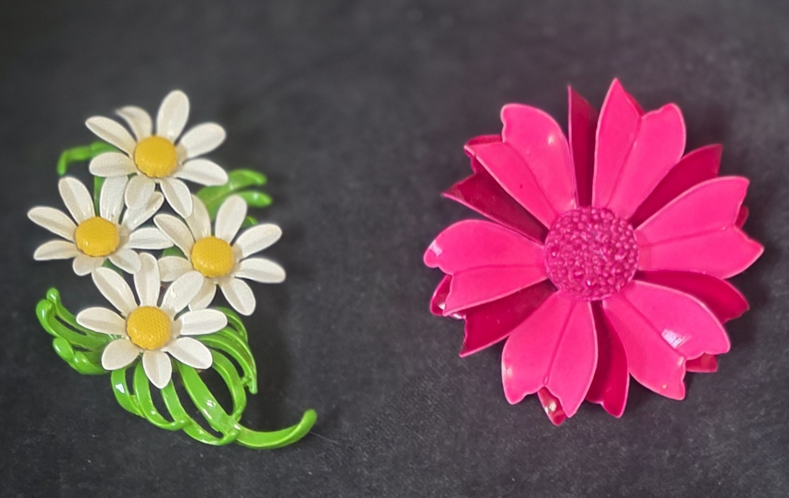 2 Vintage Enamel Flower Broochs , Pins 2 Vintage Enamel Flower Broochs , Pins