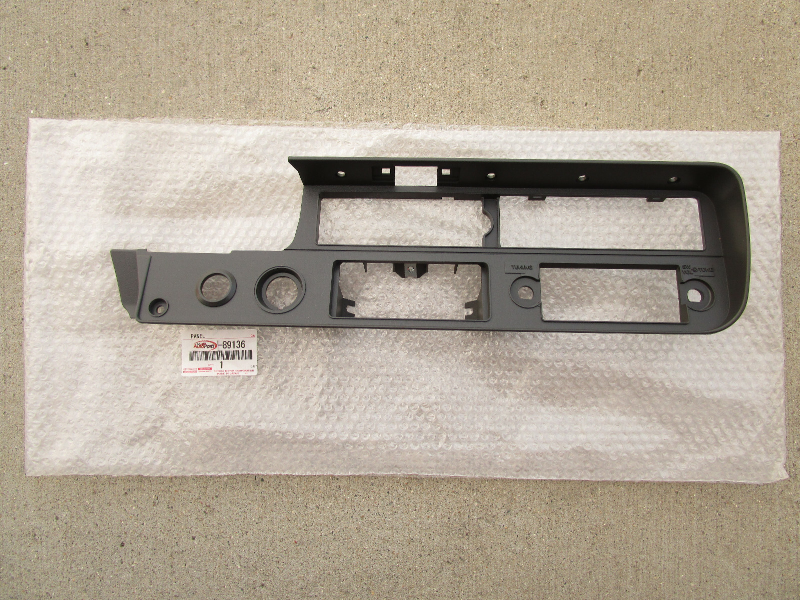 FITS: 81 - 83 TOYOTA PICKUP DLX SR5 DASH INSTRUMENT PANEL BEZEL TRIM OEM NEW