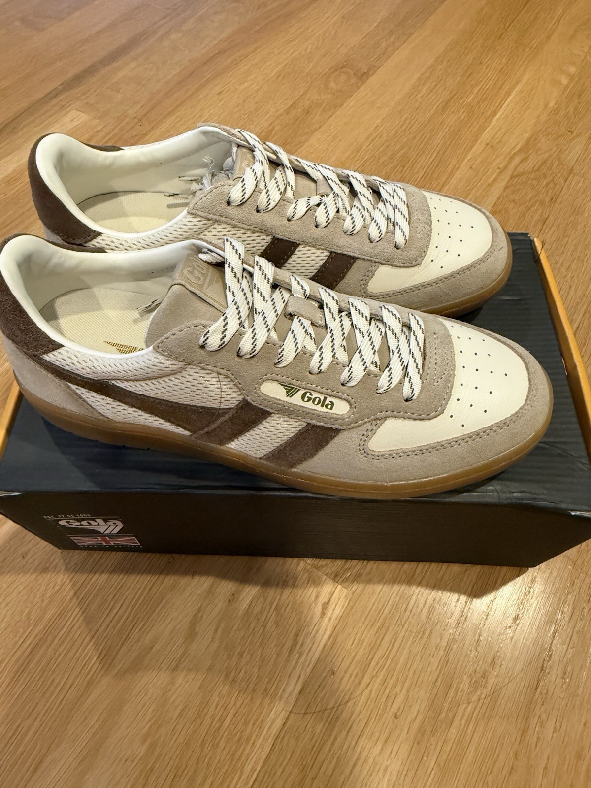 NIB Women\'s GOLA Off White/Bone/Otter   Hawk 83’ Trainers, Size 8. **FLAWED**