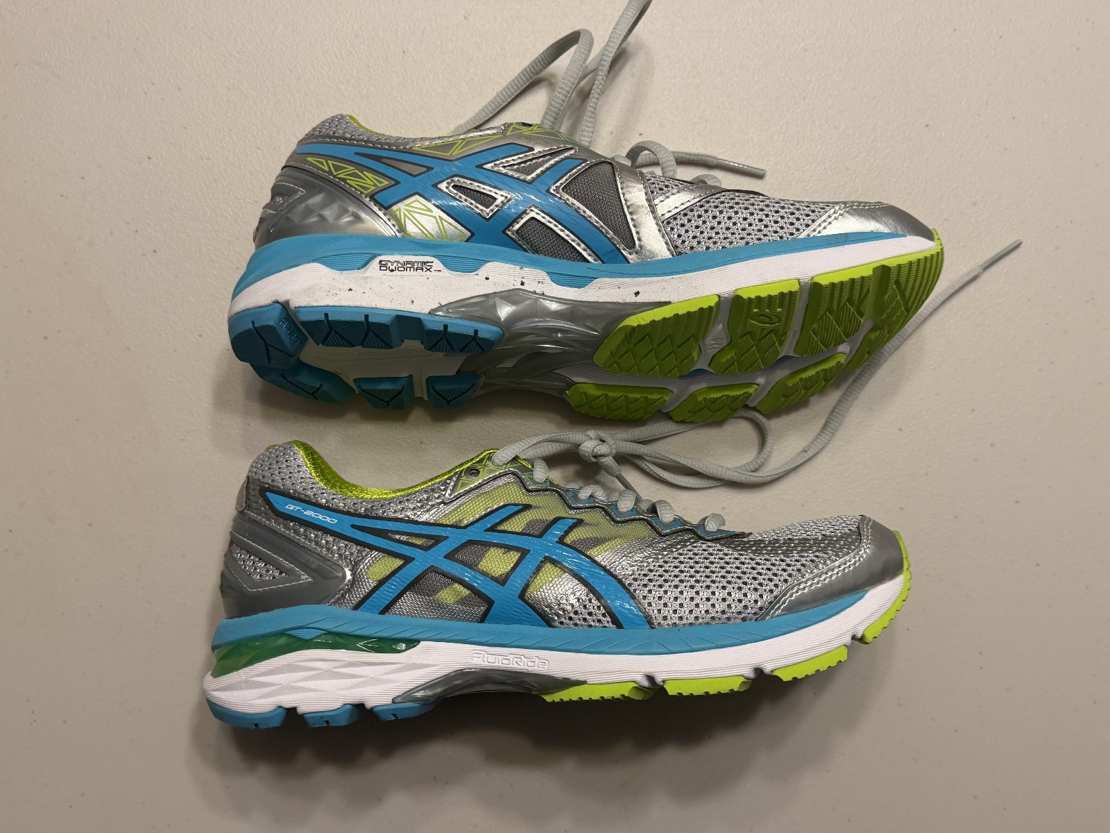ASICS GT 2000 WOMEN SIZE 7 EXCELLENT CONDITION SILVER AND BLUE ASICS GT 2000 WOMEN SIZE 7 EXCELLENT CONDITION SILVER AND BLUE