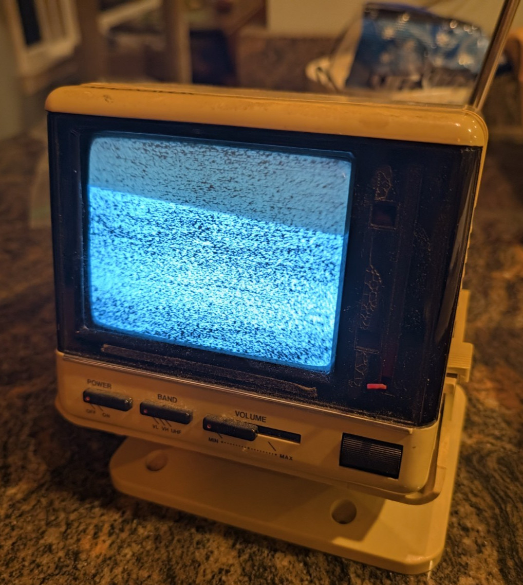 1987 Vintage Magnavox BH3907  Mini TV 4.5” (Black/white)  w/Stand Tested