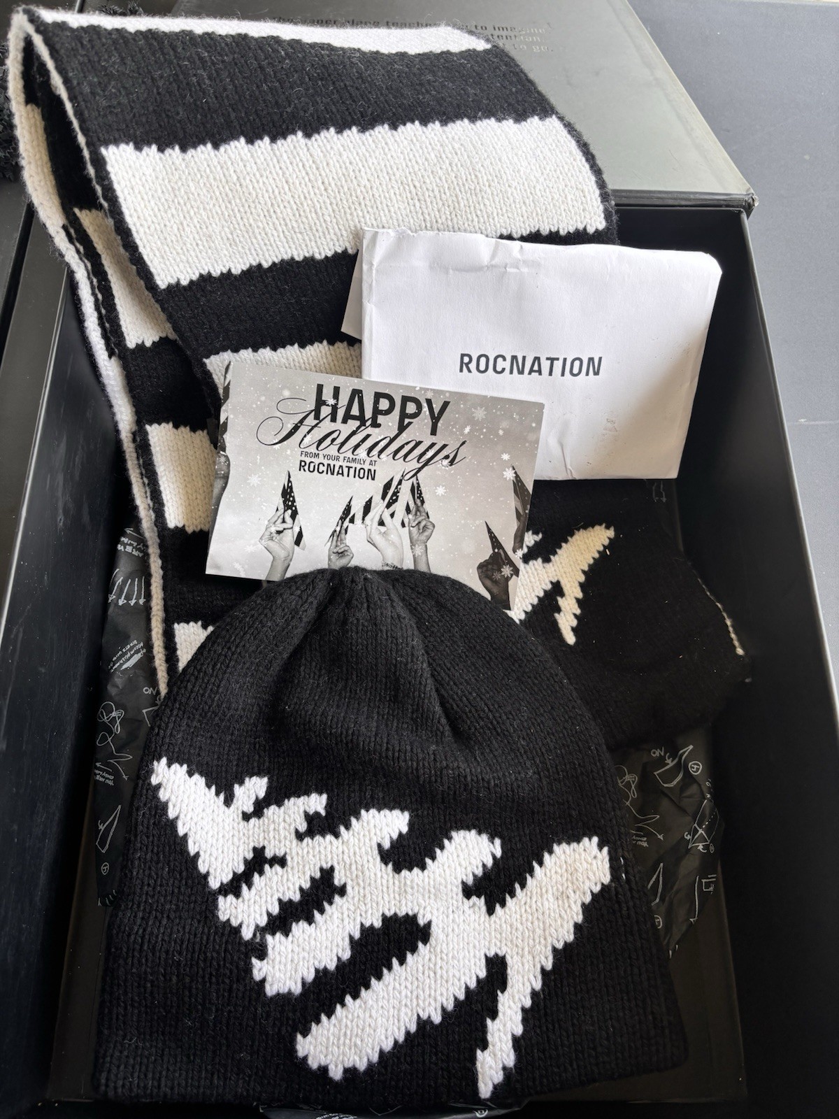 Rare Roc Nation Employee Holiday Gift Box Beanie Scarf Set Complete w/Card Rare Roc Nation Employee Holiday Gift Box Beanie Scarf Set Complete w/Card