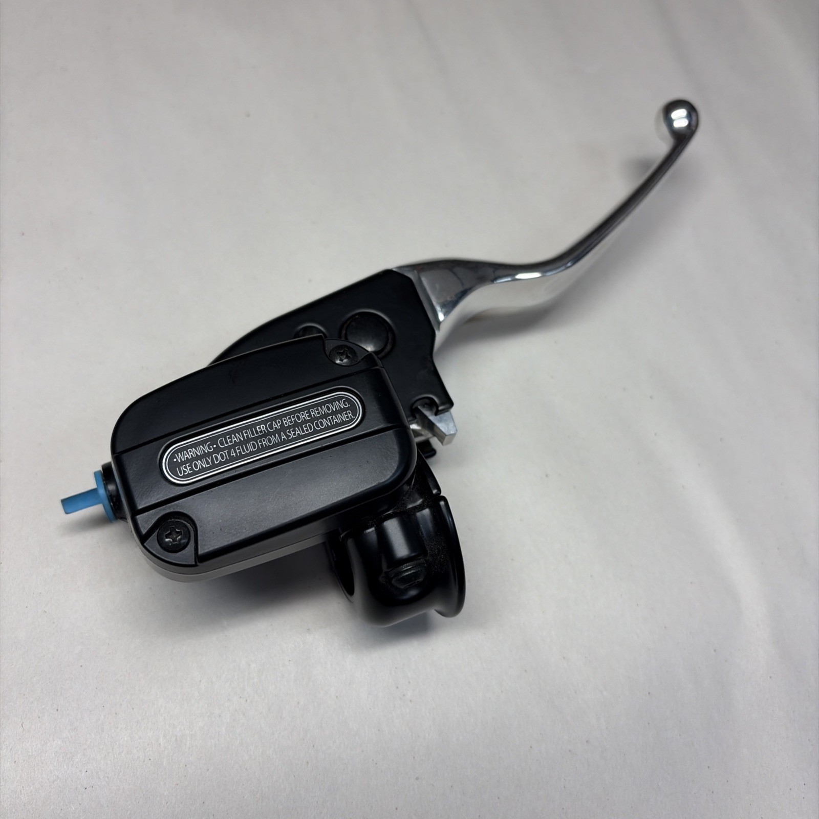 LIKE NEW, NO DAMAGE DEALERSHIP TAKE-OFF Front Right Brake Master Cylinder sm2 LIKE NEW, NO DAMAGE DEALERSHIP TAKE-OFF Front Right Brake Master Cylinder sm2