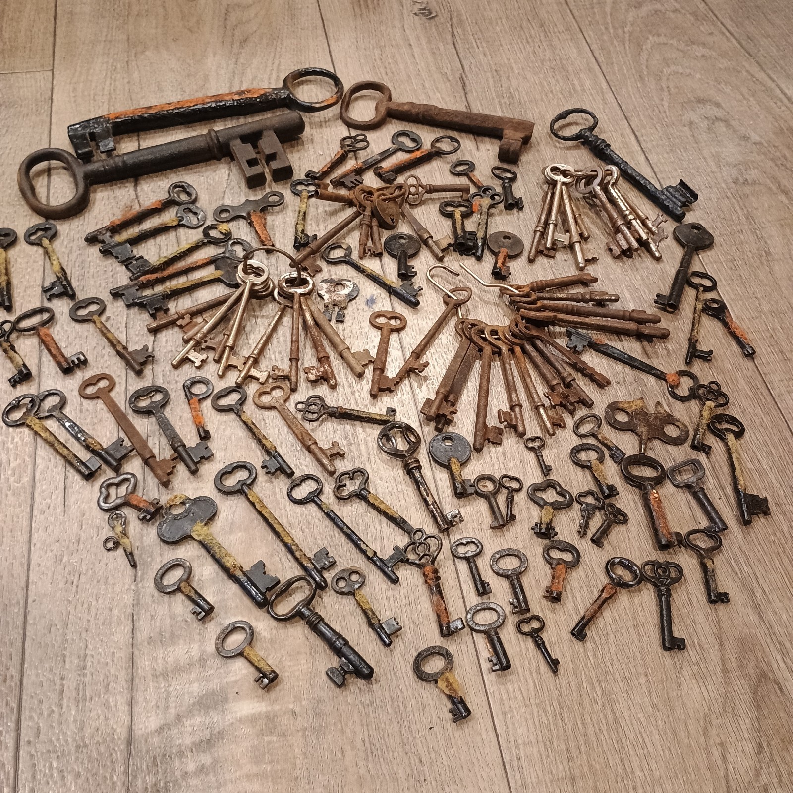 Lot of Skeleton Keys - 112 Antique Vintage Skeleton Keys Lot of Skeleton Keys - 112 Antique Vintage Skeleton Keys