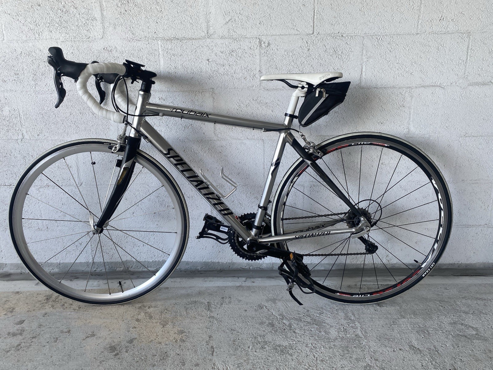 SPECIALIZED E5 SLX Road Bike 52 cm; lightweight aluminum; very good condition. SPECIALIZED E5 SLX Road Bike 52 cm; lightweight aluminum; very good condition.