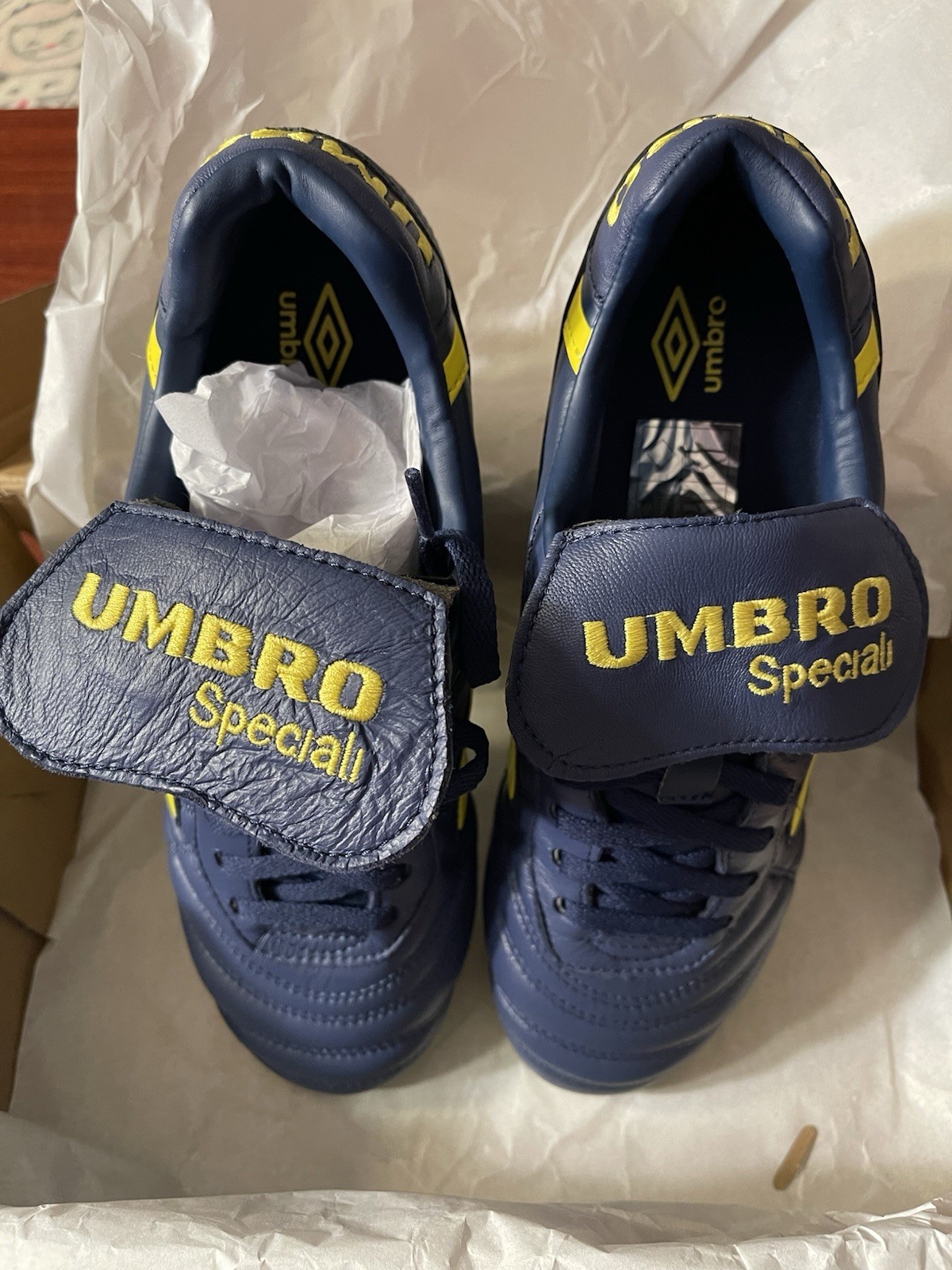 Umbro Speciali Pro 24 FG Soccer Cleats Mens 7 Navy Safety Yellow Umbro Speciali Pro 24 FG Soccer Cleats Mens 7 Navy Safety Yellow