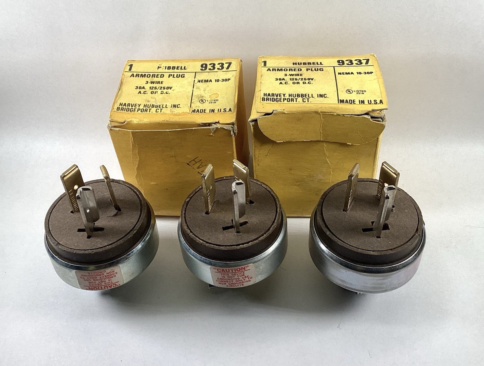 Lot Of 3 NOS Hubbell 9337 Armored Electrical Plugs 3 Wire 30A 125/250V Lot Of 3 NOS Hubbell 9337 Armored Electrical Plugs 3 Wire 30A 125/250V