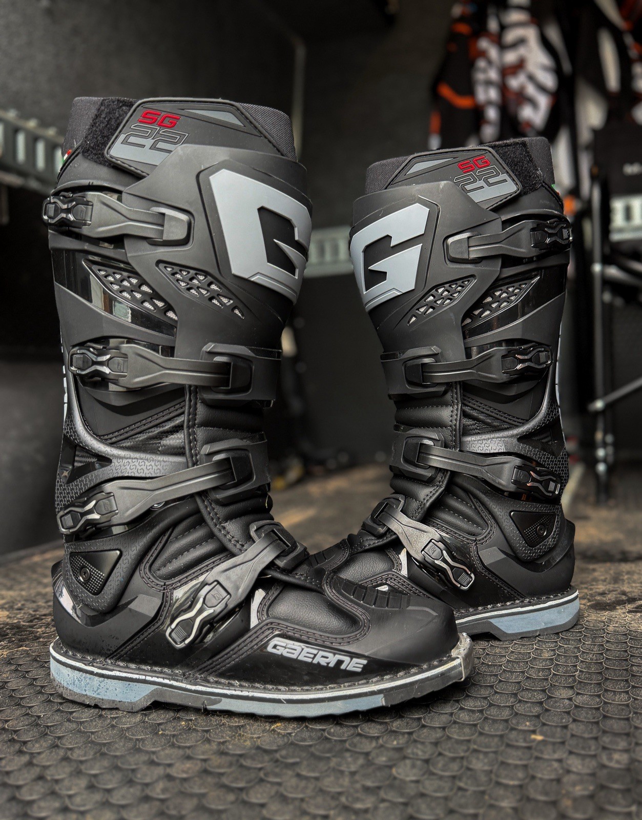 Gaerne SG22 black/grey Motocross Boots Size 8.5 (NEW) Gaerne SG22 black/grey Motocross Boots Size 8.5 (NEW)