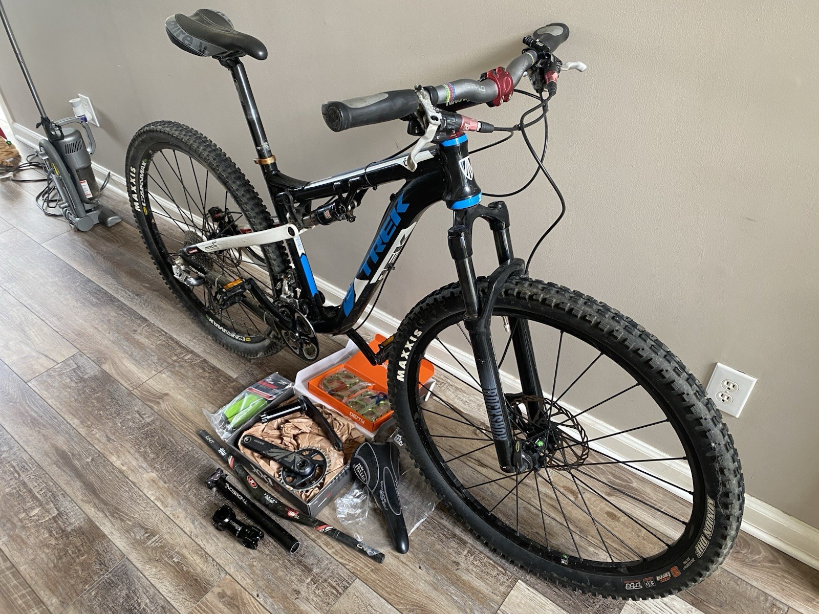 Trek SuperFly 100AL Pro 29er w/ Carbon Rear Triangle Crossmax + Lots Of Extras