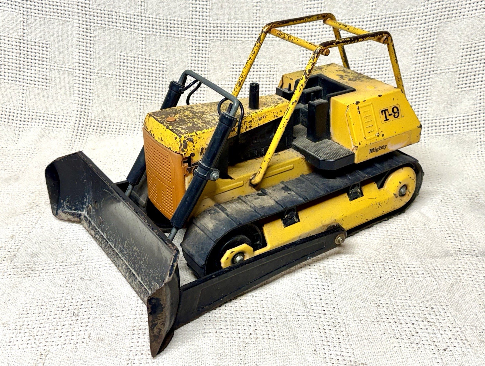 Vintage Mighty Tonka T-9 Dozer Large Stamped Steel Yellow Complete USA Vintage Mighty Tonka T-9 Dozer Large Stamped Steel Yellow Complete USA