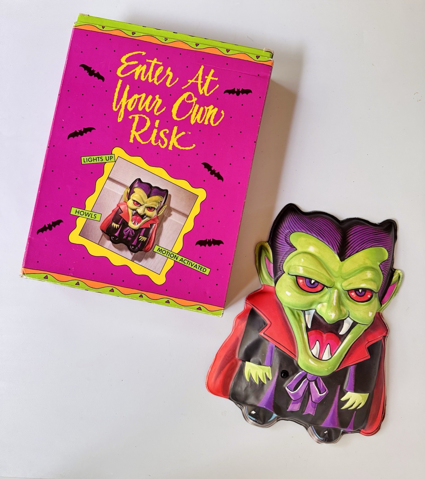 Vintage Russ lighted music Dracula Vampire wall decor / Motion activated Vintage Russ lighted music Dracula Vampire wall decor / Motion activated