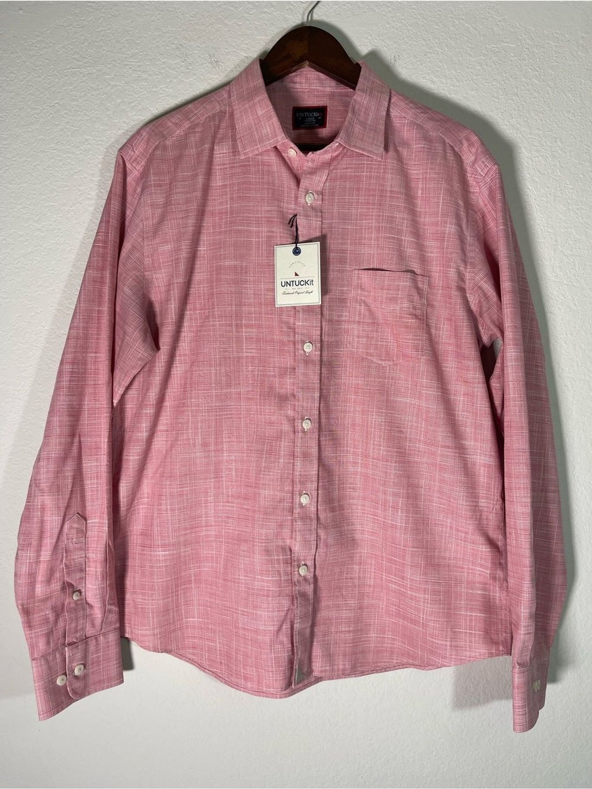 Untuckit Men\'s Wrinkle Free Regular Fit Red Crosshatch Size L Button-Down Shirt Untuckit Men\'s Wrinkle Free Regular Fit Red Crosshatch Size L Button-Down Shirt