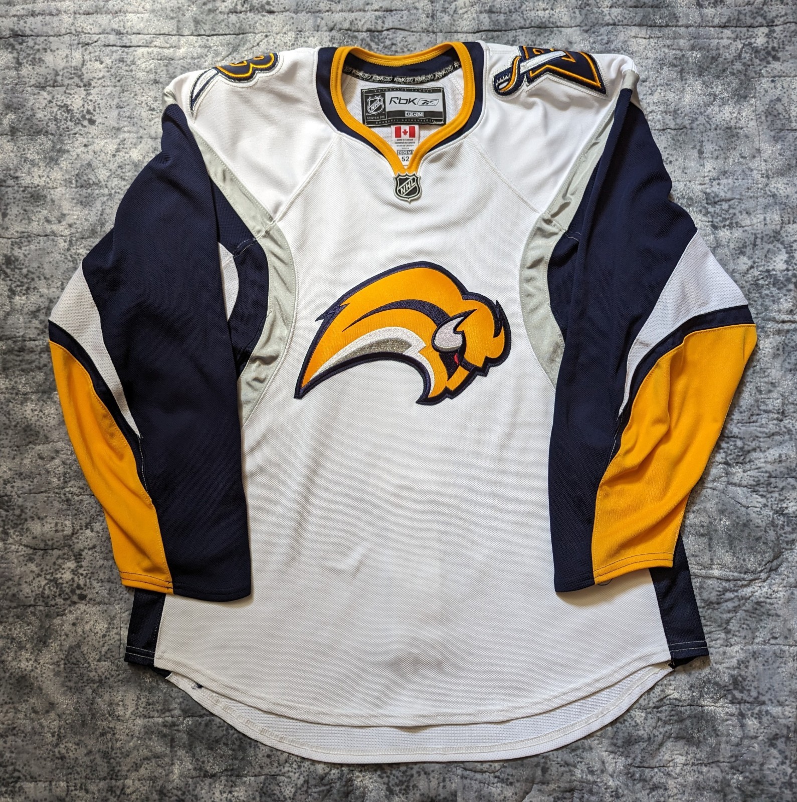 BUFFALO SABRES Authentic Reebok 1.0 Jersey sz 52 White Away Buffaslug NHL Hockey BUFFALO SABRES Authentic Reebok 1.0 Jersey sz 52 White Away Buffaslug NHL Hockey