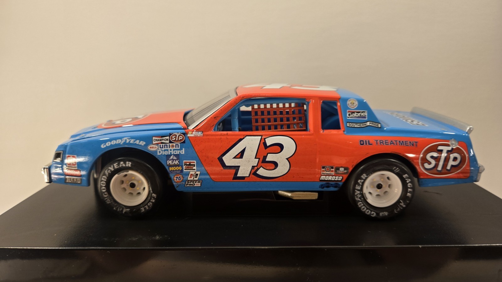NASCAR CLASSICS 1981 RICHARD PETTY #43 STP DAYTONA 500 RACE WIN 1/24 CAR NASCAR CLASSICS 1981 RICHARD PETTY #43 STP DAYTONA 500 RACE WIN 1/24 CAR