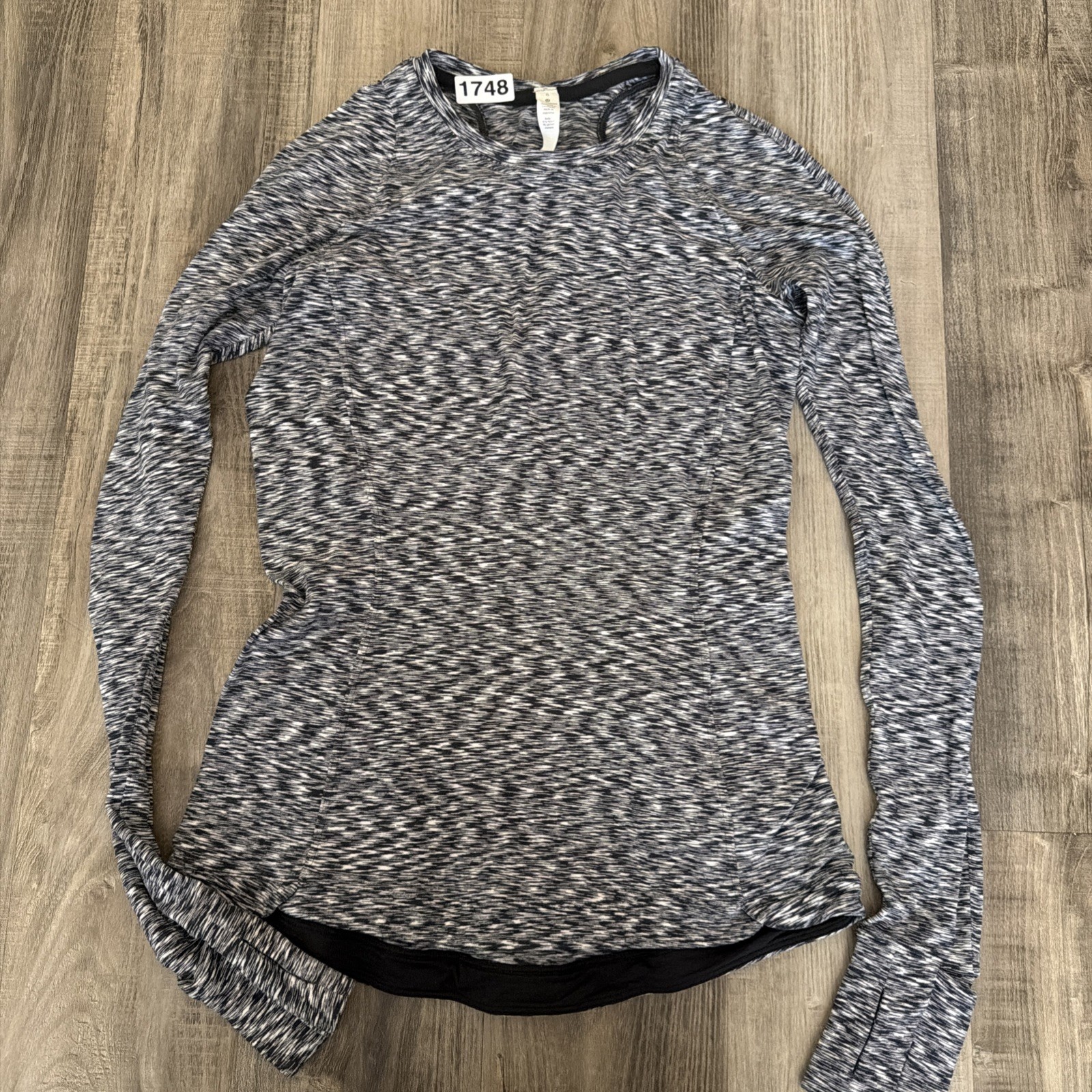 LULULEMON Runderful Long Sleeve Running/Base Layer Pocket Shirt Women\'s size 6 LULULEMON Runderful Long Sleeve Running/Base Layer Pocket Shirt Women\'s size 6
