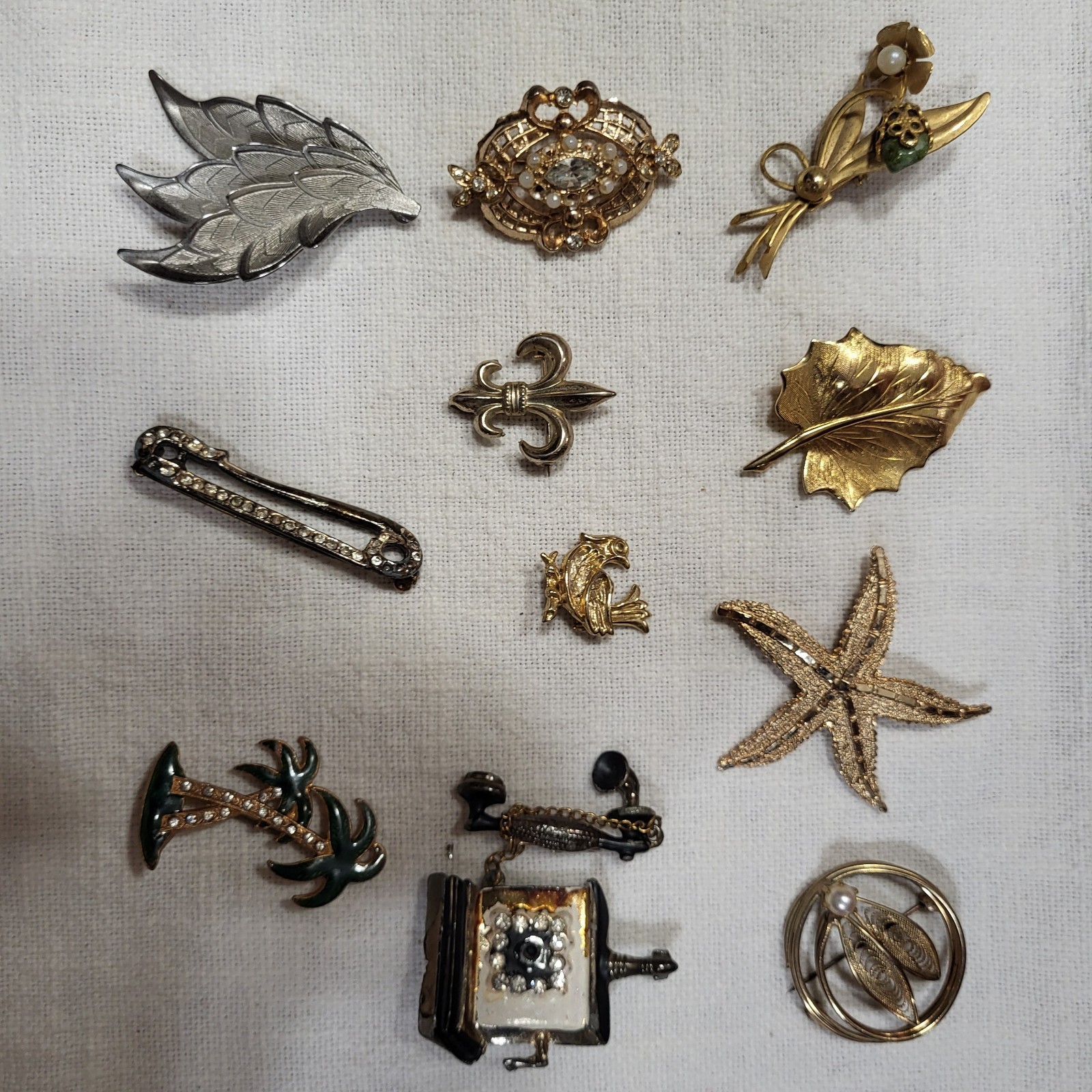 Selling Lot Of Mid 19th Century Costume Jewelry Brooches. All Unique And Fun. Selling Lot Of Mid 19th Century Costume Jewelry Brooches. All Unique And Fun.
