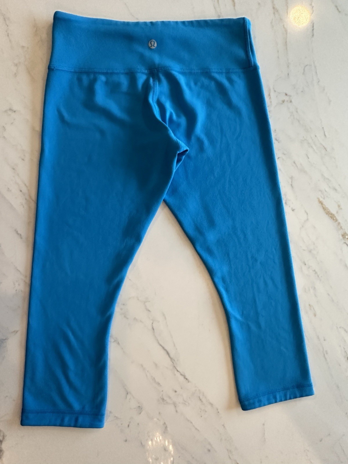 Lululemon Women’s Athletica Bright Blue Cropped Leggings Size 6 Yoga Pants 09 Lululemon Women’s Athletica Bright Blue Cropped Leggings Size 6 Yoga Pants 09