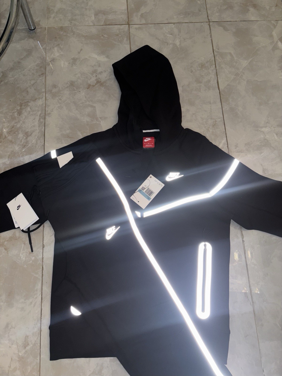 Mens Size Medium Nike Tech Fleece Reflective Full-Zip Hoodie And Pants Mens Size Medium Nike Tech Fleece Reflective Full-Zip Hoodie And Pants