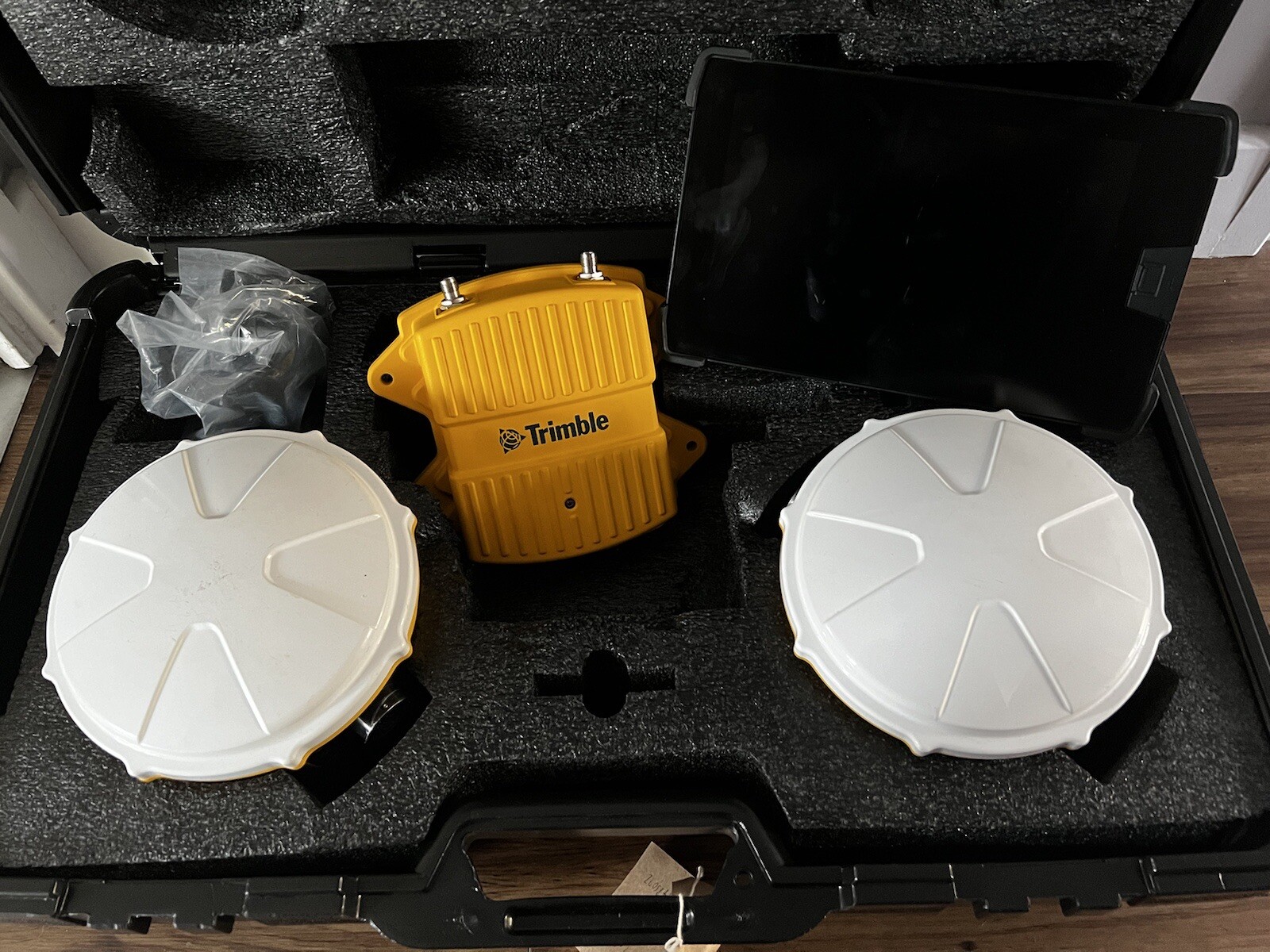 Trimble Dual Earthworks Dozer & Excavator Kit inc. TD520, SNR434 Radio, MS975\'s