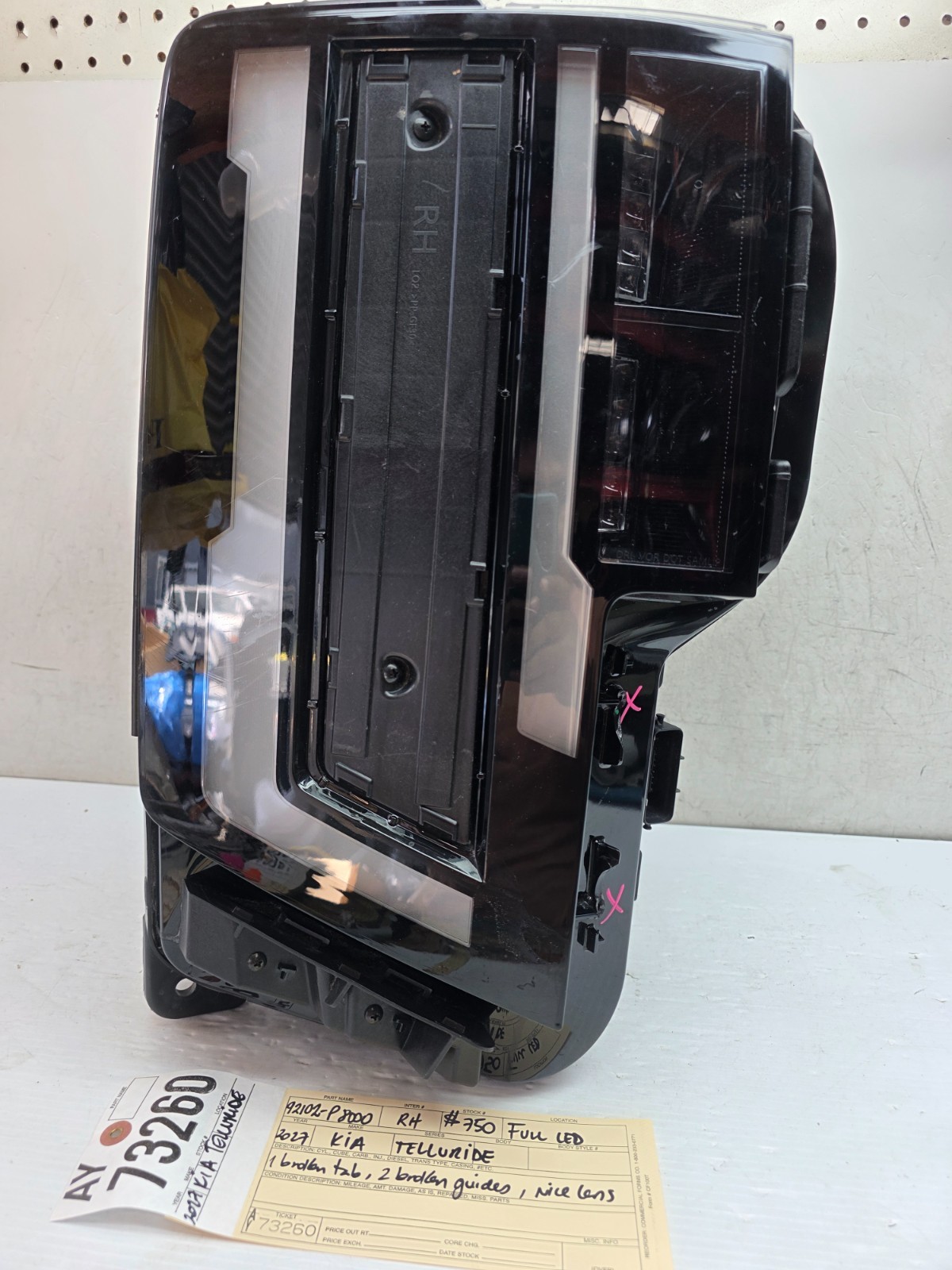 1brokentab 2027 KIA TELLURIDE RIGHT PASSENGER LED HEADLIGHT OEM AY73260 1brokentab 2027 KIA TELLURIDE RIGHT PASSENGER LED HEADLIGHT OEM AY73260