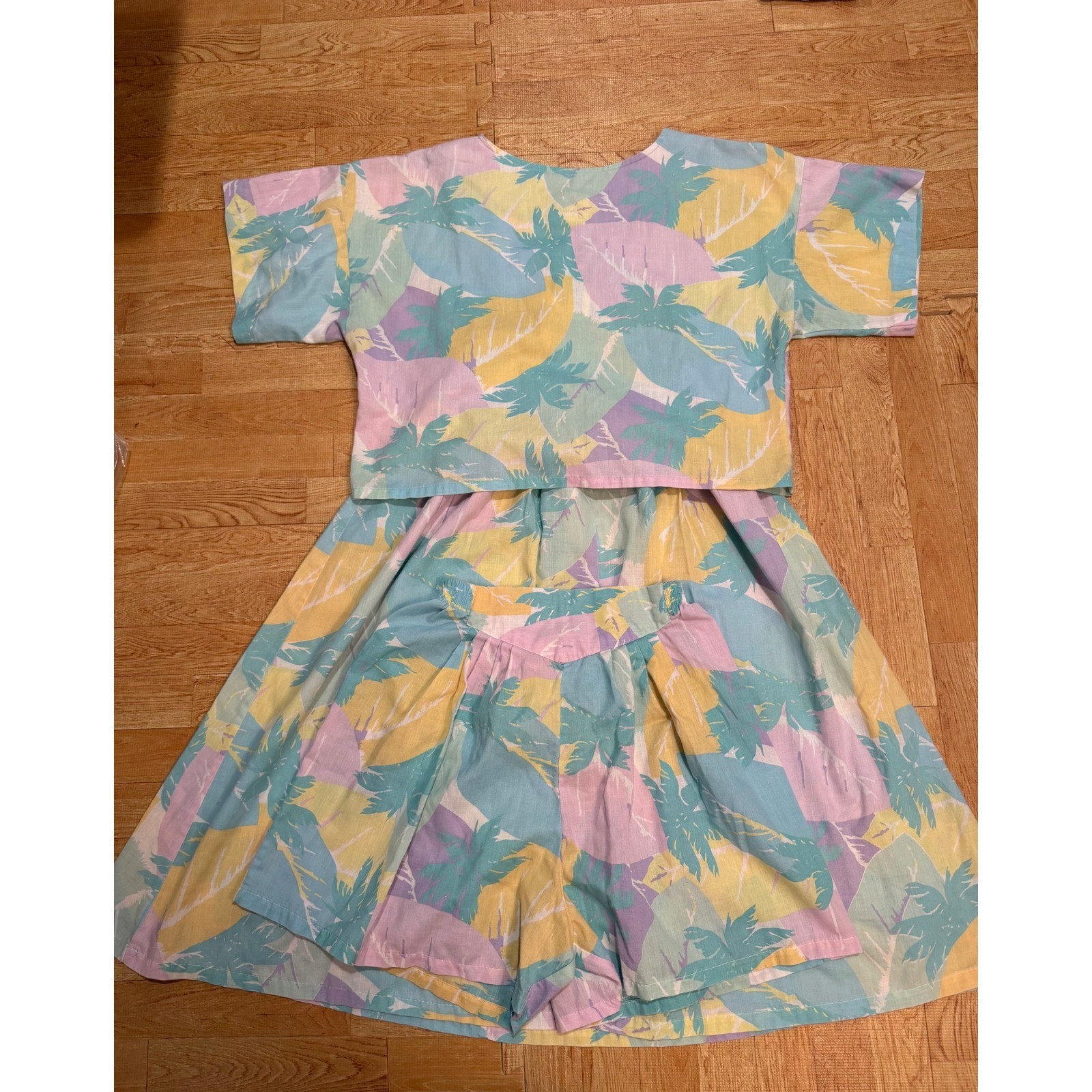 Vintage 3 Piece Tropical Pastel Palm Leaf Crop Top Skirt and Shorts Set Womens