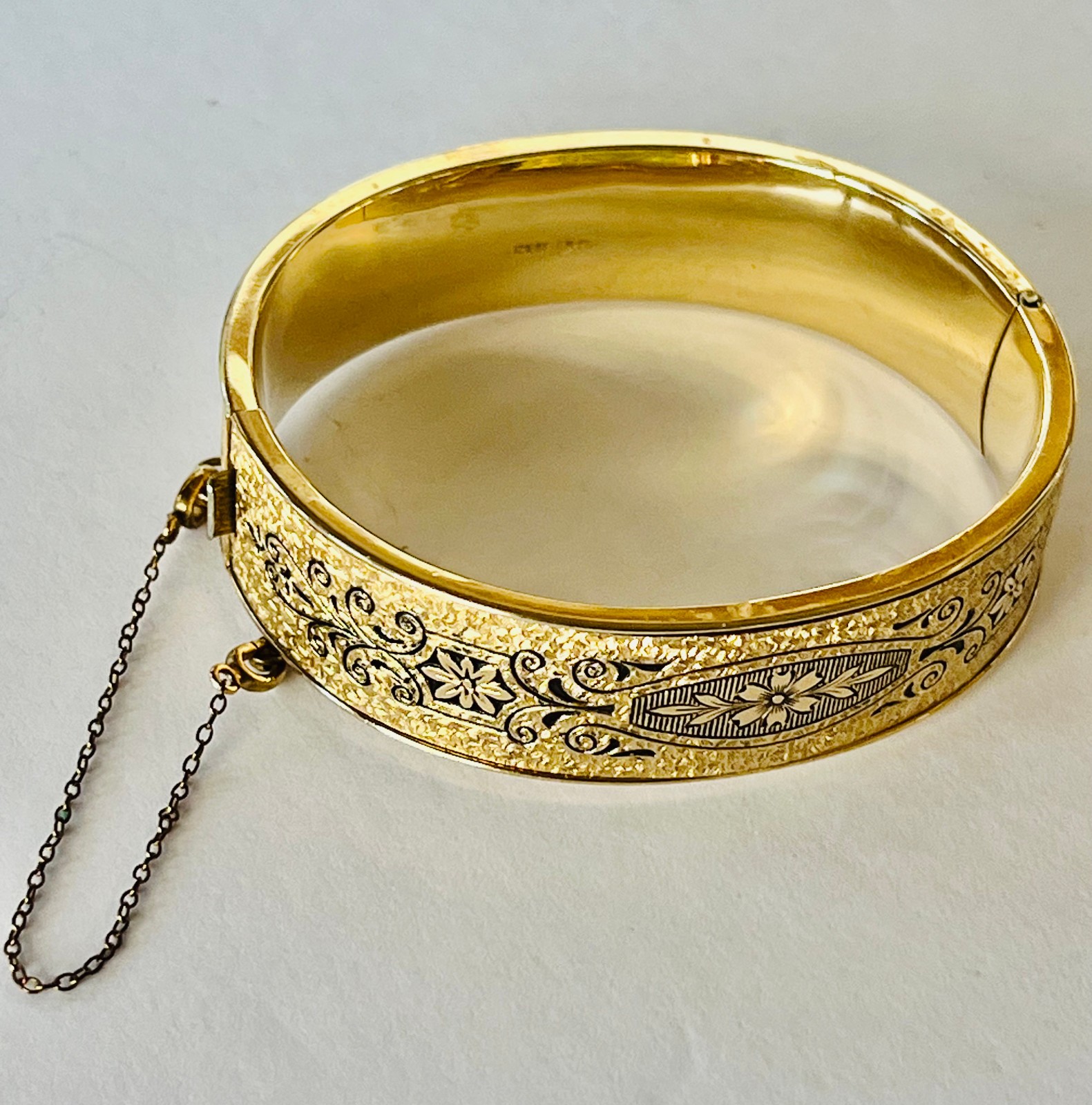 Antique 12 K RARE Gold Filled FM Co. Taille D\'épargne Hinged Bangle Bracelet