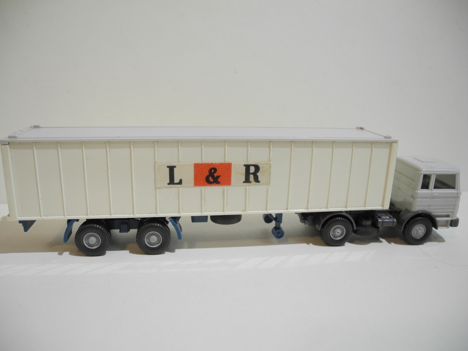 VINTAGE WIKING 1:87 MERCEDES 1620 L&R # 860/1 1968-74 EXCELLENT VINTAGE WIKING 1:87 MERCEDES 1620 L&R # 860/1 1968-74 EXCELLENT