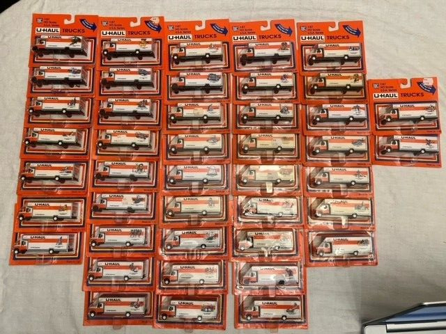 NEW IHC 1:87 Scale U HAUL TRUCK DECORATED, USA TRUCKS UHAUL (sold separately)