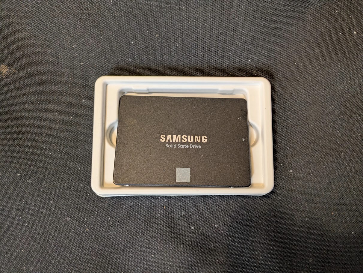 Samsung 870 EVO 1TB, 2.5 inch Internal SSD - MZ-77E1T0 Samsung 870 EVO 1TB, 2.5 inch Internal SSD - MZ-77E1T0