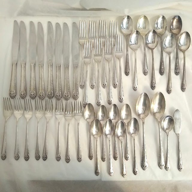 1937 Holmes and Edwards Lovely Lady Silverplate 8 piece service + serving extras