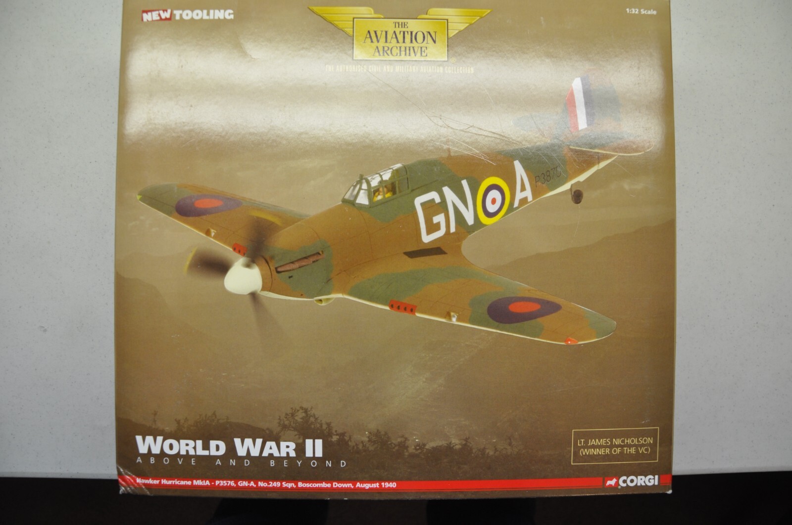 Corgi AA35501 Hawker Hurricane MK1 P3576 GN-A No.249 Sqn Boscombe Down 1940 1:32
