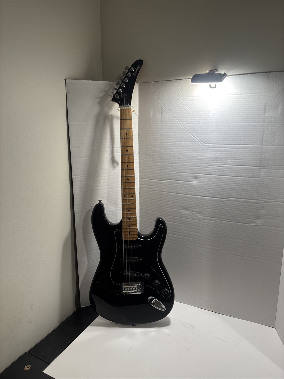 Epiphone S-310 Jet Black Electric Guitar Epiphone S-310 Jet Black Electric Guitar