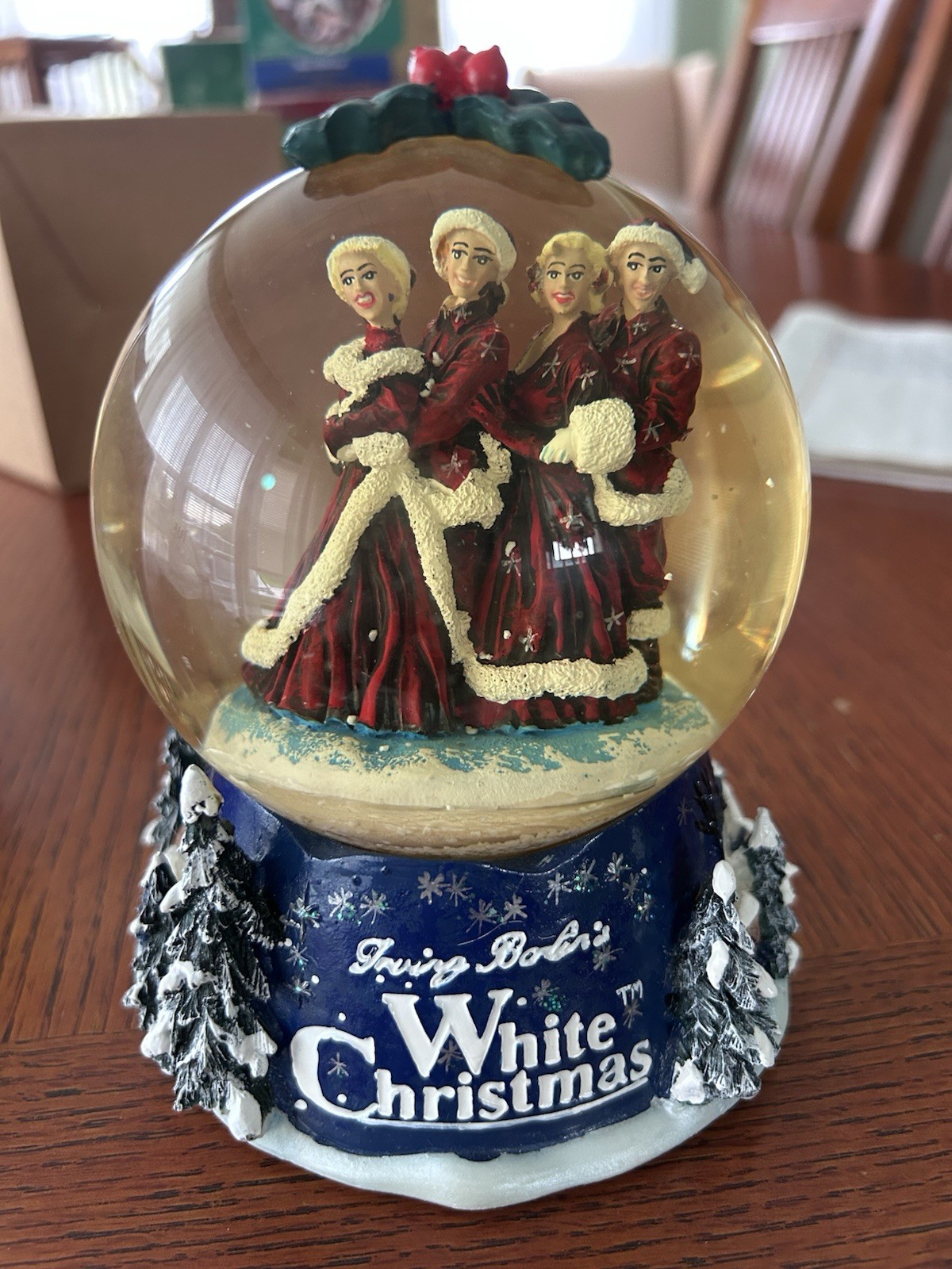 AVON 2000 Irving Berlins WHITE CHRISTMAS Bing CROSBY Musical Snow Globe AVON 2000 Irving Berlins WHITE CHRISTMAS Bing CROSBY Musical Snow Globe