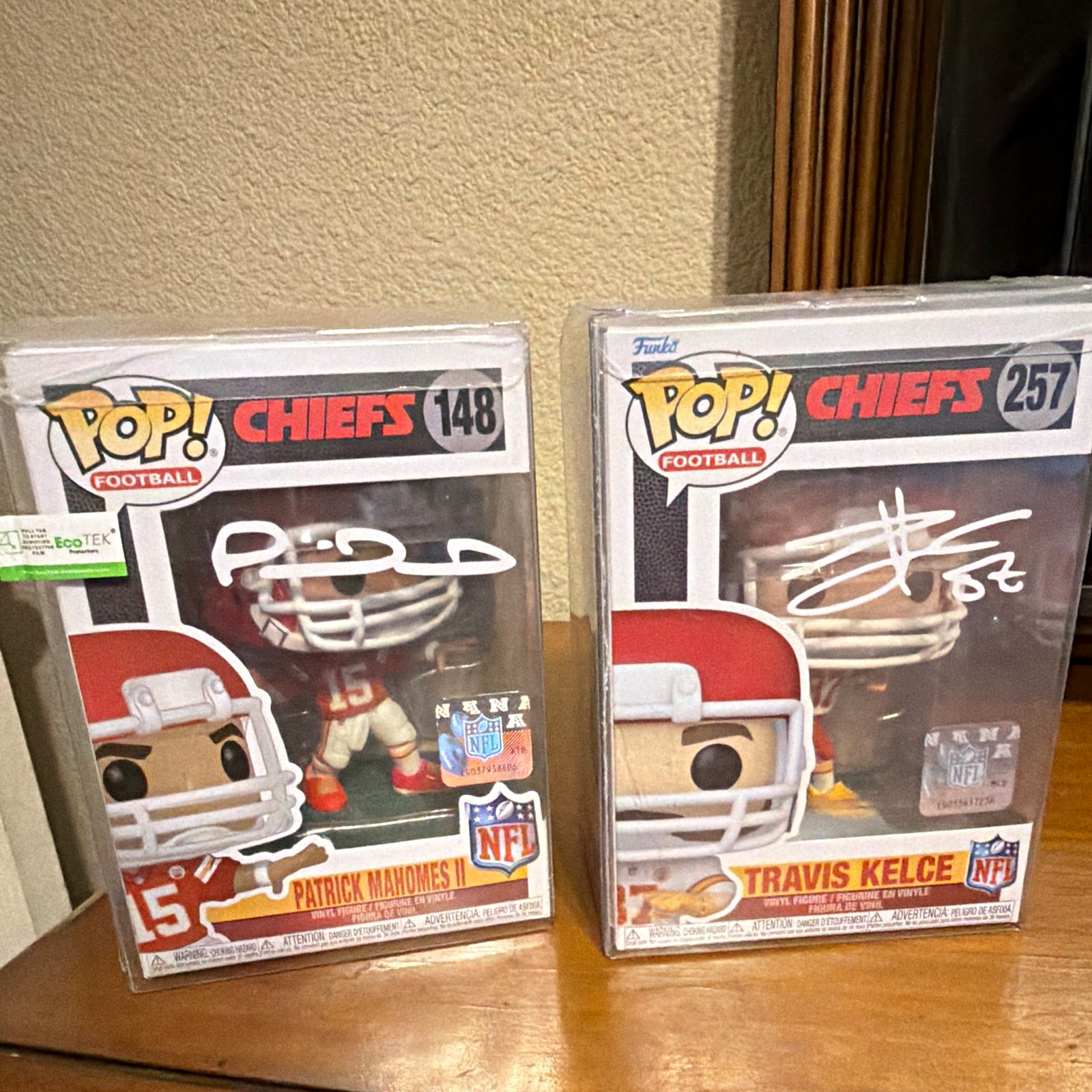 Funko Autographed Pop NFL Patrick Mahomes #148 & Travis Kelce #257 +Protector Funko Autographed Pop NFL Patrick Mahomes #148 & Travis Kelce #257 +Protector